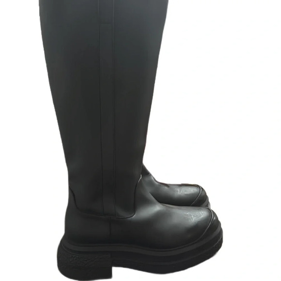 Stuart Weitzman
Women's Soho Knee High Boots - Picture 5 of 7